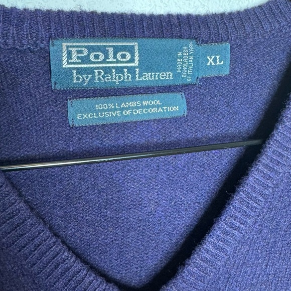 Ralph Lauren Men's Lambs Wool V-Neck Sweater - Picture 3 of 5